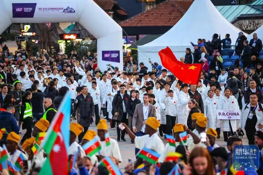 2.刘晓桐同学担任中国队旗手01(新华社) (2).jpg