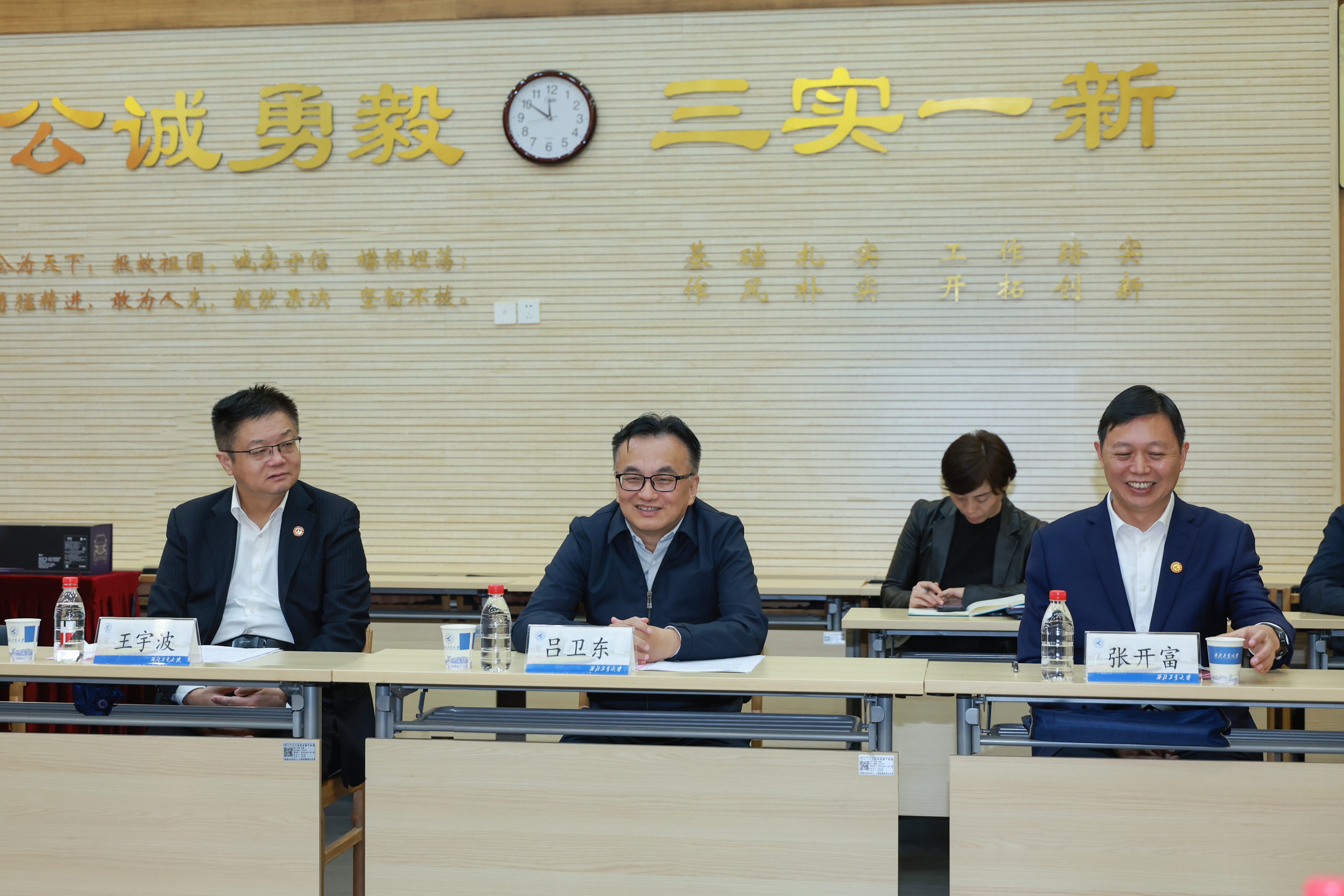 20251010比亚迪公司向必赢3003no1线路捐赠仪式 (15).JPG